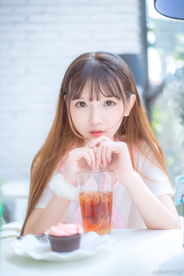 可进可出，若即若离，可爱可怨，可聚而不会散，才是最天长地久的一种好朋友。